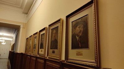 У міськраді Харкова повісили портрет Кернеса У міськраді Харкова повісили портрет Кернеса