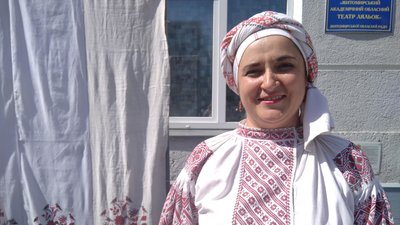 Нематеріальна спадщина України: у Житомирі навчали готувати старовинну обрядову страву крупки та збирали гроші для ЗСУ Нематеріальна спадщина України: у Житомирі навчали готувати старовинну обрядову страву крупки та збирали гроші для ЗСУ