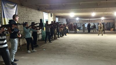 Тернополяни вчилися користуватися зброєю Тернополяни вчилися користуватися зброєю