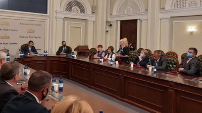 Керівниця рівненського ліцею отримала премію ВРУ Керівниця рівненського ліцею отримала премію ВРУ