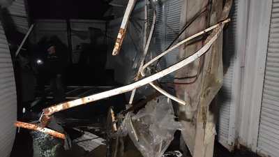 На Центральному ринку у Луцьку розгромлені кіоски, поліція та підприємці На Центральному ринку у Луцьку розгромлені кіоски, поліція та підприємці