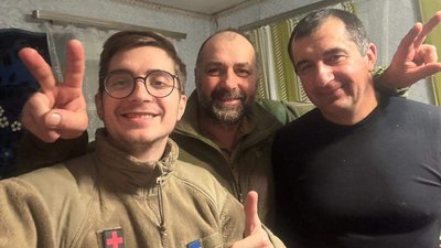 Пішли вчотирьох на фронт. Історія сім'ї Бурмеїв, яка захищає Україну від військ РФ