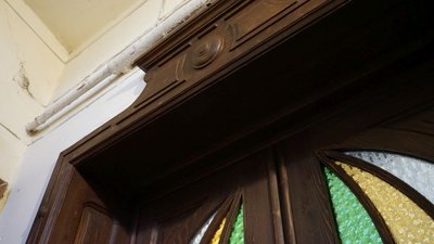 У Львові відновили старовинні вітражні двері