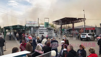 КПВВ "Станиця Луганська" закрили через детонацію вибухових пристроїв. ОНОВЛЕНО КПВВ "Станиця Луганська" закрили через детонацію вибухових пристроїв. ОНОВЛЕНО