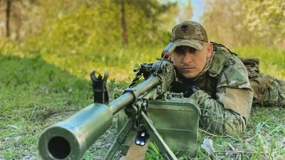 Боєць з позивним "Ведмідь" на фронті Боєць з позивним "Ведмідь" на фронті