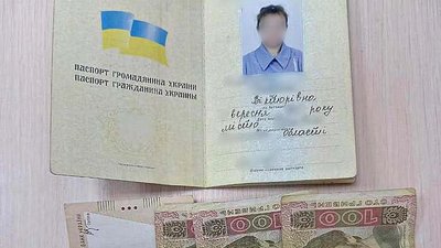 800 гривень хабара: на адмінмежі з Кримом намагались підкупити прикордонників