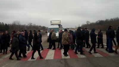 Вільнянці перекрили трасу на знак протесту проти будівництва кар’єру Вільнянці перекрили трасу на знак протесту проти будівництва кар’єру