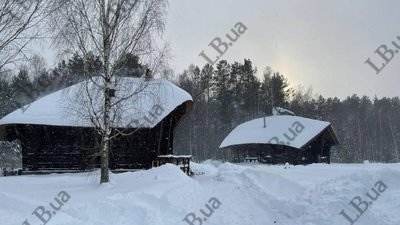 Ліворуч будинок Ігоря Мазепи до пожежі, за даними LB.ua Ліворуч будинок Ігоря Мазепи до пожежі, за даними LB.ua