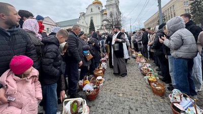 Освячення великодніх кошиків у Свято-Преображенському кафедральному соборі у Вінниці