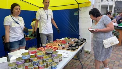 У Черкасах відбувся благодійний захід "Волонтер — це Я" У Черкасах відбувся благодійний захід "Волонтер — це Я"