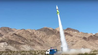 На саморобній ракеті розбився американець, який заперечував, що Земля кругла