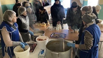 Для жителів деокупованого Куп'янська готують 2 тис. гарячих обідів щодня