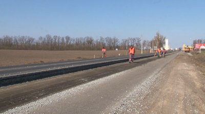 Ремонтують дорогу Н-08, що сполучає Черкаську область із Київською