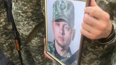 У Полтаві прощаються із воїнами, які загинули під час оборони України У Полтаві прощаються із воїнами, які загинули під час оборони України