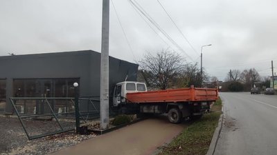 На Тернопільщині вантажівка в'їхала в магазин