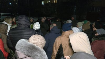 Мешканці Черкаської багатоповерхівки влаштували мітинг