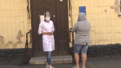 У Луцьку – черга на здачу тесту на коронавірус У Луцьку – черга на здачу тесту на коронавірус