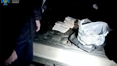 СБУ затримала тернопільського посадовця на хабарі СБУ затримала тернопільського посадовця на хабарі