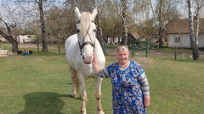 "Це важко": у селі на Волині господарюють самі жінки, майже усі чоловіки воюють — Ніна Красьоха "Це важко": у селі на Волині господарюють самі жінки, майже усі чоловіки воюють — Ніна Красьоха