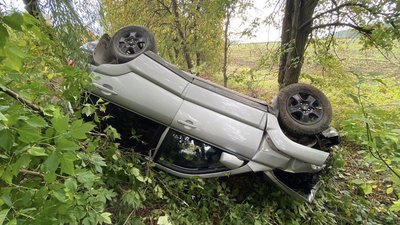"З'їхав у кювет". У ДТП на Вінниччині травмувались дві людини "З'їхав у кювет". У ДТП на Вінниччині травмувались дві людини
