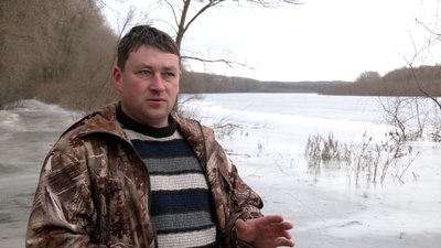 Наздогнали човнами й зупинили голіруч: як жителі Чернігівщини виловили понтонний міст росіян Наздогнали човнами й зупинили голіруч: як жителі Чернігівщини виловили понтонний міст росіян