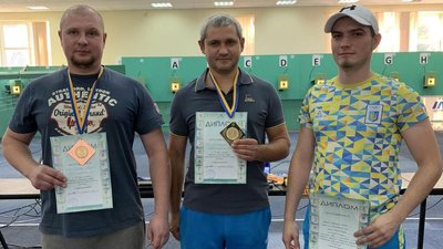 Рівненські пістолетники повернулися зі Львова з трьома золотими медалями Рівненські пістолетники повернулися зі Львова з трьома золотими медалями