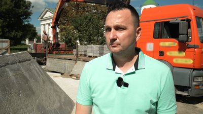В центрі композиції — статуя Олександра Мацієвського: у Ніжині зводять меморіал загиблим військовим В центрі композиції — статуя Олександра Мацієвського: у Ніжині зводять меморіал загиблим військовим