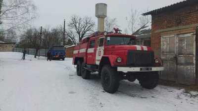 На Буковині рятувальники відбуксували вантажівку з кисневими балонами для апаратів ШВЛ