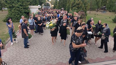 У Луцьку попрощалися з трьома військовослужбовцями У Луцьку попрощалися з трьома військовослужбовцями