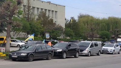Кременецькі підприємці влаштували автопробіг Кременецькі підприємці влаштували автопробіг