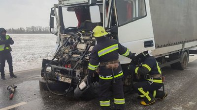 На Кіровоградщині зіштовхнулися дві вантажівки. Є травмований