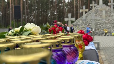 У  заповіднику "Биківнянські могили" вшанували жертв політичних репресій