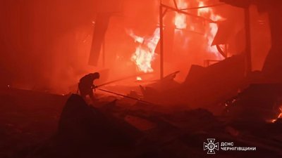 Пожежа в ангарі на фермі після атаки РФ по Чернігівському району