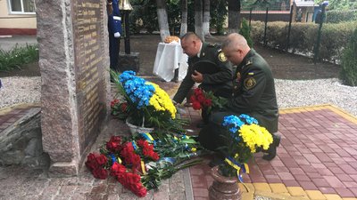 "Місць для нових імен немає". В Одесі відкрили меморіал пам'яті нацгвардійців, загиблих на Донбасі "Місць для нових імен немає". В Одесі відкрили меморіал пам'яті нацгвардійців, загиблих на Донбасі