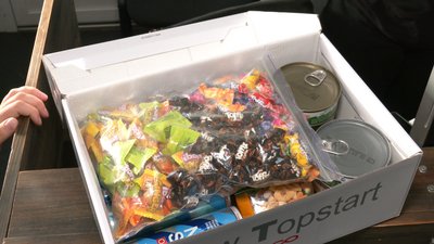 Стань "Миколайчиком" для захисників: у Черкасах для військових збирають смачні пакунки Стань "Миколайчиком" для захисників: у Черкасах для військових збирають смачні пакунки