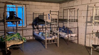 Чотирьох жителів Дніпропетровщини судитимуть через підозру в торгівлі людьми Чотирьох жителів Дніпропетровщини судитимуть через підозру в торгівлі людьми