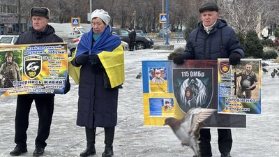 Люди під час акції-нагадування у Південноукраїнську