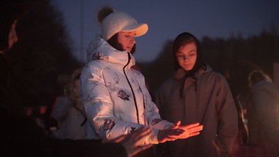 "Посиділи в підвалах, брудні, смердючі, і вирішили виїхати" | Репортаж зі словацького кордону
