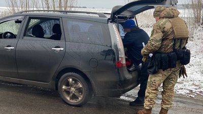 Шукатимуть заборонені предмети, зброю і вибухівку: на прикордонні Рівненщини діє мобільний блокпост Шукатимуть заборонені предмети, зброю і вибухівку: на прикордонні Рівненщини діє мобільний блокпост