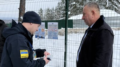 Близько 600 людей щодня пішки перетинають кордон в пункті пропуску "Ужгород — Вишнє Нємецьке" Близько 600 людей щодня пішки перетинають кордон в пункті пропуску "Ужгород — Вишнє Нємецьке"