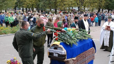 На Сумщині прощаються з загиблим курсантом Олександром Бойком На Сумщині прощаються з загиблим курсантом Олександром Бойком
