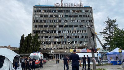 Наслідки ракетного обстрілу у Вінниці — фоторепортаж Наслідки ракетного обстрілу у Вінниці — фоторепортаж
