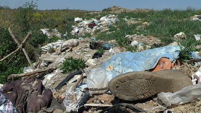 Пісок в обмін на сміття - таку господарську діяльність розгорнули на Миколаївщині Пісок в обмін на сміття - таку господарську діяльність розгорнули на Миколаївщині