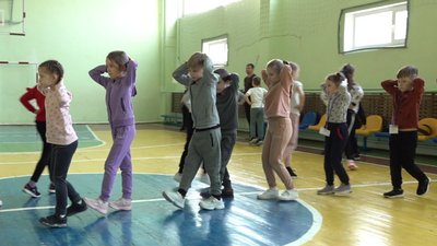 Між повітряними тривогами навчали дітей та волонтерили: які виклики постали перед педагогами 2022 року