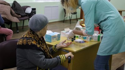 У Миколаєві містяни перевіряли рівень цукру у крові У Миколаєві містяни перевіряли рівень цукру у крові