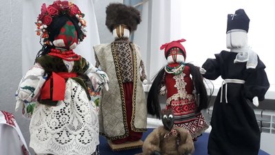 Я не можу без того, щоб не робити ляльки. Майстриня з Кропивницького виготовляє мотанки