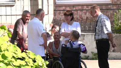 На Рівненщину перебрались підопічні інтернату зі сходу. В яких умовах вони живуть