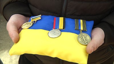На Житомирщині попрощалися з загиблим військовим 95 десантно-штурмової бригади Дмитром Пилипчуком На Житомирщині попрощалися з загиблим військовим 95 десантно-штурмової бригади Дмитром Пилипчуком