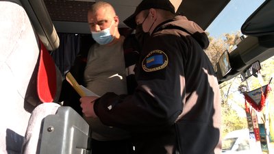 Перевірки міжобласних рейсів: поліція показала, як це проходить у Рівному Перевірки міжобласних рейсів: поліція показала, як це проходить у Рівному