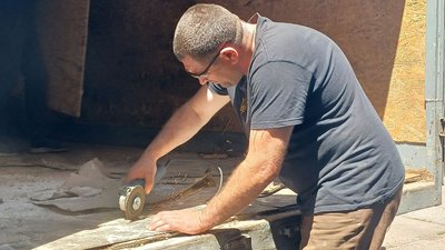 У Миколаєві волонтери переобладнують вантажівку під мобільну лазню для тероборони